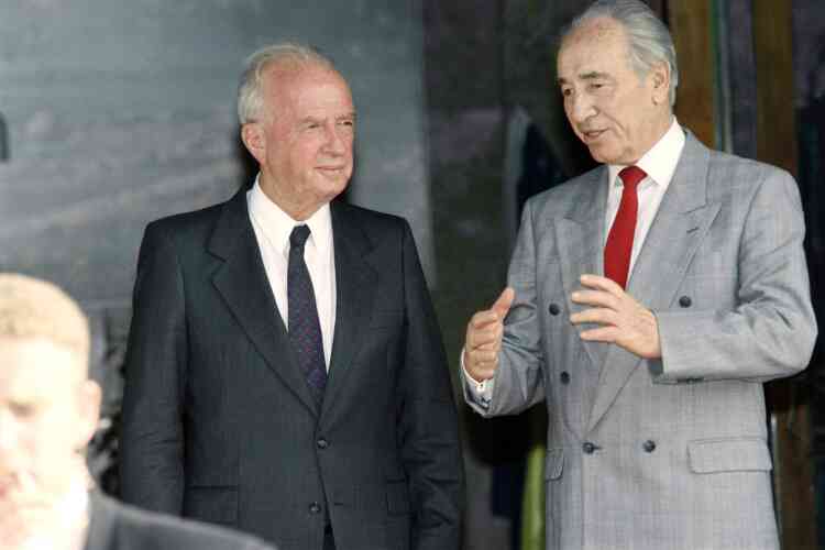 En mai 1993, Shimon Pérès est ministre des affaires étrangères du gouvernement d’Yitzhak Rabin.