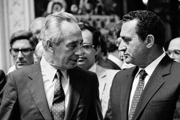 Avec le président égyptien Hosni Moubarak lors du sommet d’Alexandrie, en septembre 1986.