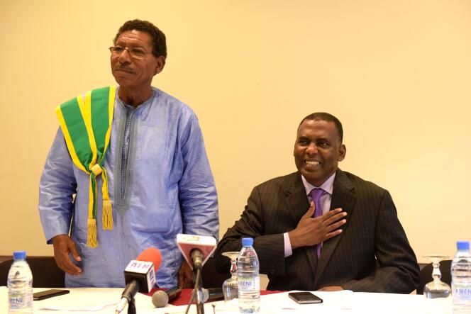 Le sénateur mauritanien Youssou Sylla et le militant anti-esclavagisme mauritanien Biram Dah Abeid, le 29 septembre 2016 à Dakar.