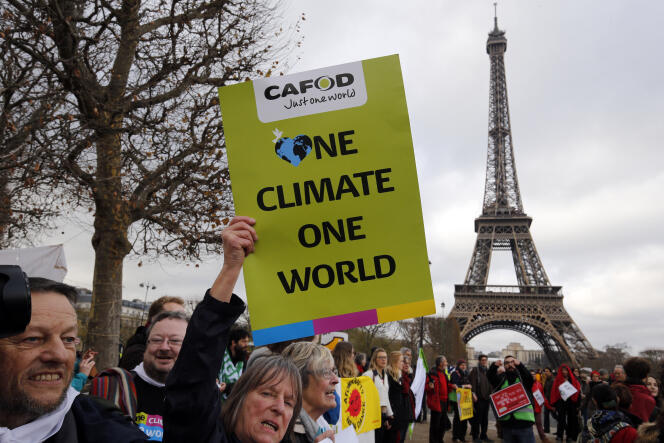 Des manifestants à Paris lors de la conférence sur le climat (COP21), le 12 décembre 2015.