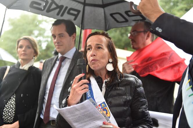 Sophie Robert, conseillère régionale et secrétaire départementale FN, à l’initiative de la manifestation anti-migrants à Saint-Denis-de-Cabanne (Loire), le 1er octobre.