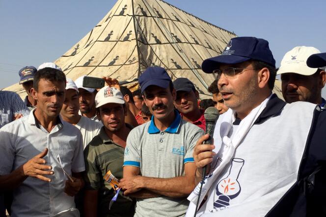 Les habitants d’Oulad Sidi Bouyahia ont dressé une tente caïdale pour accueillir Mustapha Al-Khalfi, candidat du PJD, le 2 octobre 2016.