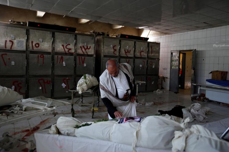 Bain De Sang Dans La Maison Des Morts Yémen : l’Arabie saoudite embarrassée par le bain de sang à Sanaa