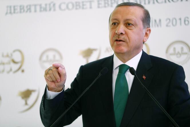 Le président tuc, Recep Tayyip Erdogan, au 9e congrès de l’Organisation islamiste eurasienne, à Istanbul, le 11 octobre.