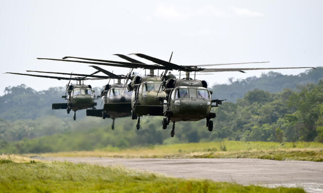 Des hélicoptères Black Hawk sur la base militaire de Barranco Minas, Guainia (Colombie), le 4 mai 2015.