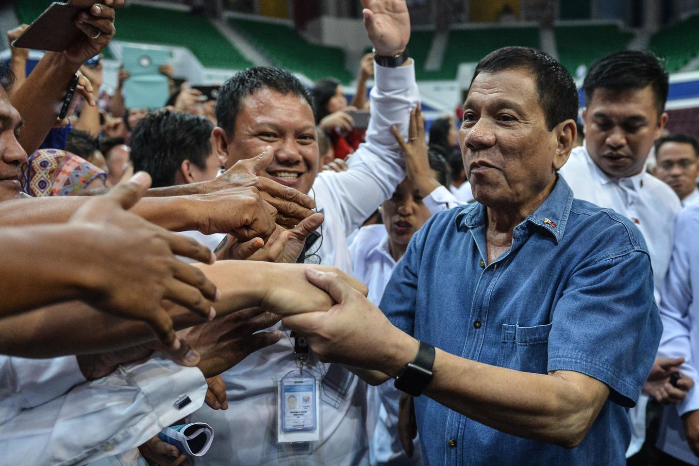 Philippines : Duterte en visite chez son nouvel ami chinois