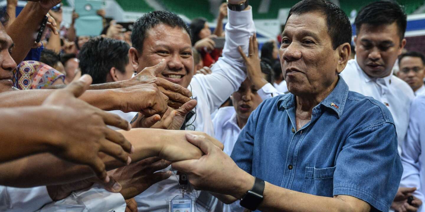Philippines : Duterte en visite chez son nouvel ami chinois