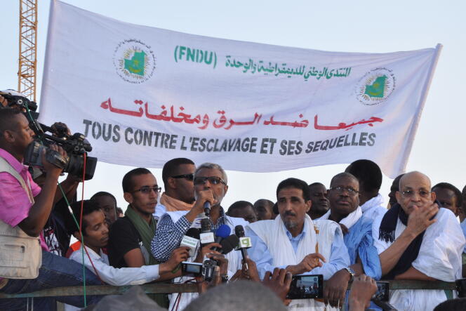 Des militants anti-esclavagistes manifestent à Nouakchott, le 7 mai 2016.