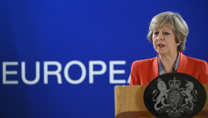 Theresa May lors du conseil européen du 21 octobre.