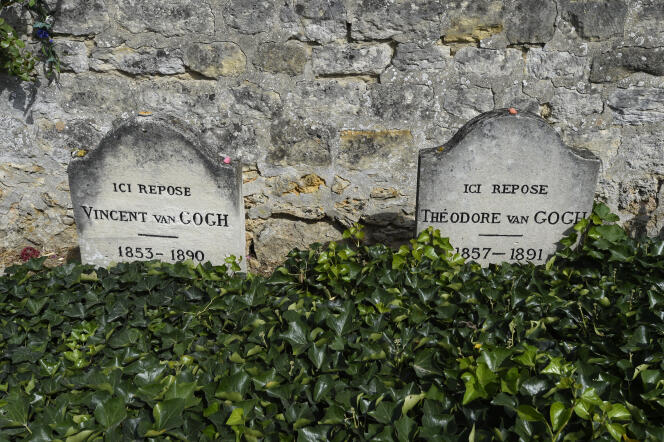Les tombes du peintre néerlandais Vincent Van Gogh et de son frère Théo, à Auvers-sur-Oise.