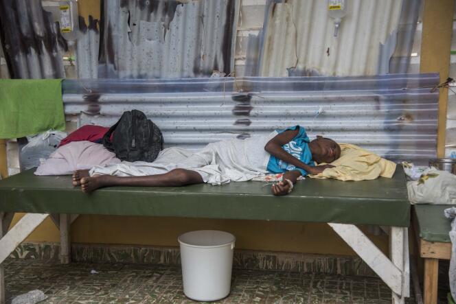 Un jeune garçon atteint du choléra, au centre de santé de Moron, en Haïti, le 12 octobre.