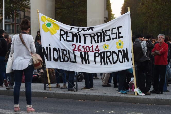 Une bannière de soutien à Rémi Fraisse à Toulouse, le 26 octobre 2016.