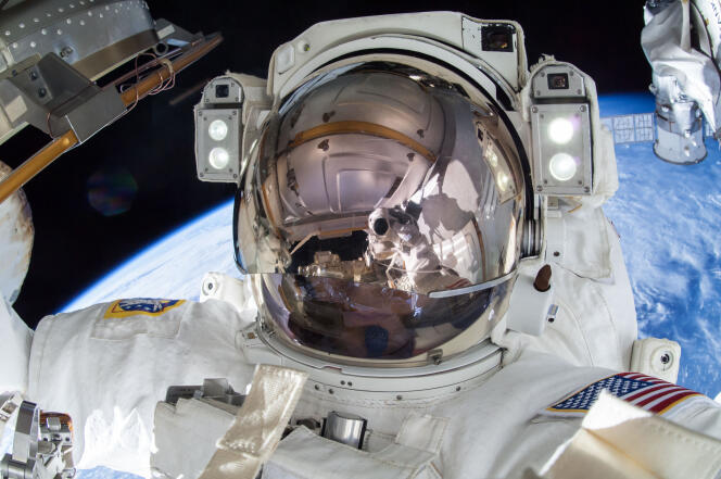 L’astronaute américain Terry Virts en sortie extra-véhiculaire de la station spatiale internationale, le 1er mars 2015.