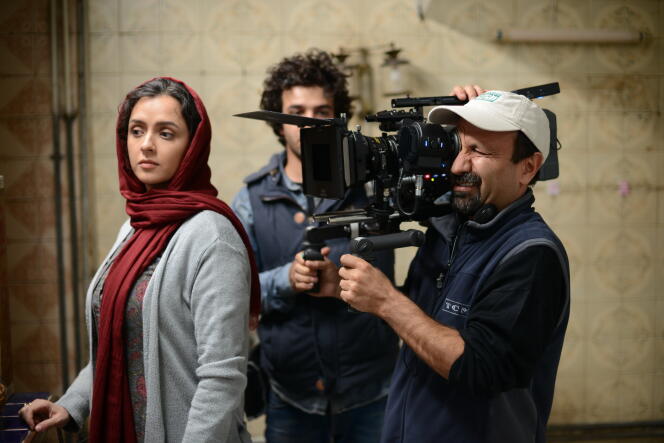 Asghar Farhadi et Taraneh Allidousti sur le tournage du « Client ».