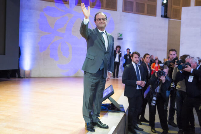 François Hollande, président de la république prononce un discours à l'occasion de la célébration du centenaire de François Mitterrand, au musée du Louvre, mercredi 26 octobre 2016