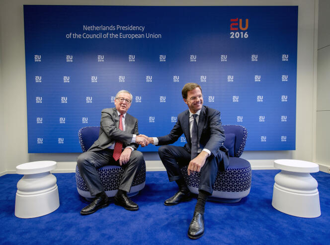 Mark Rutte (à droite) avec Jean-Claude Juncker, le 7 janvier 2016.