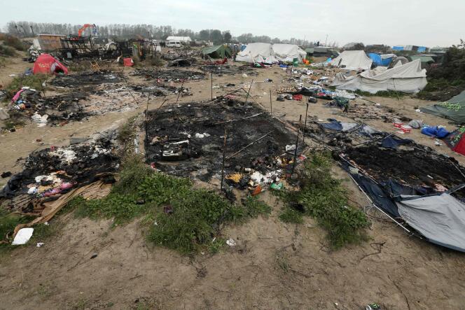 A Calais, lors du démantèlement du camp de migrants, le 29 octobre.