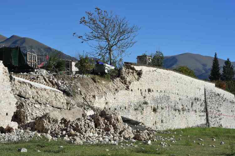 Dans cette région où près de 300 personnes ont trouvé la mort à la fin du mois d’août lors d’un puissant tremblement de terre, la plupart des villages avaient déjà été évacués.