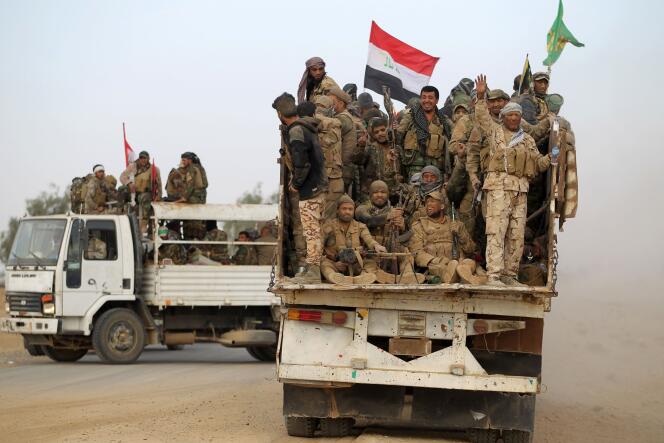 Des combattants de la « mobilisation populaire », en route vers Mossoul, le 31 octobre.