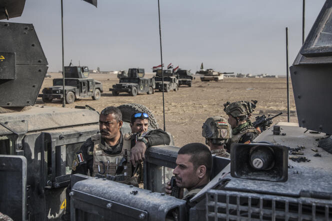 Le Major Salam à la tête de la colonne des forces spéciales de Isof 1 et 3, devant la ville de Bazwaya, encore sous le contrôle de Daesh.