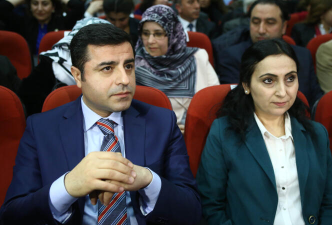 Selahattin Demirtas et Figen Yüksekdag, les coprésidents du Parti démocratique des peuples (HDP, prokurde), le 10 avril 2015, à Ankara.