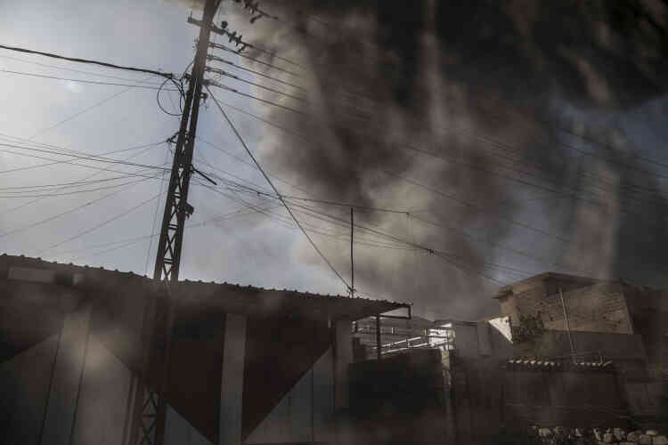 Une explosion à l’entrée du quartier de Saddam, dans l’est de Mossoul, le 4 novembre.