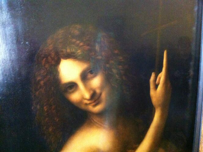 Après dix mois de restauration et l’allègement des vernis jaunis, le « Saint Jean Baptiste », de Léonard de Vinci (1452-1519), a retrouvé les reflets blond vénitien de son abondante chevelure.
