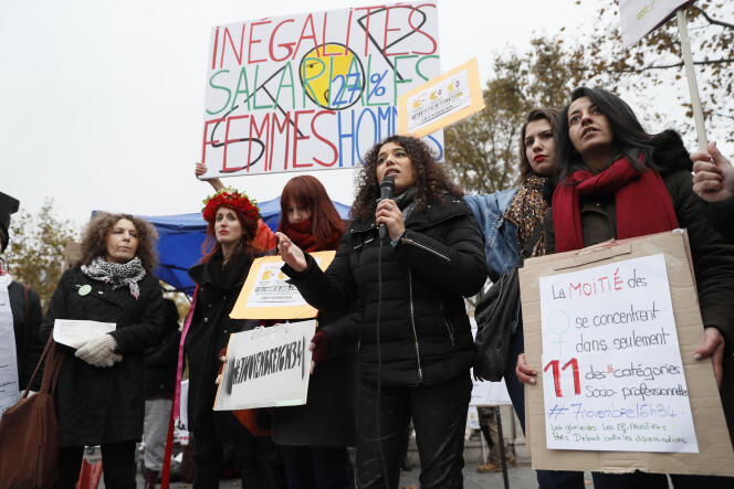 Fatima-Ezzahra Benomar, 30 ans, cofondatrice du mouvement Les Effrontées et militante du Front de gauche, a pris la parole devant la Marianne de la place de la République, le 7 novembre.