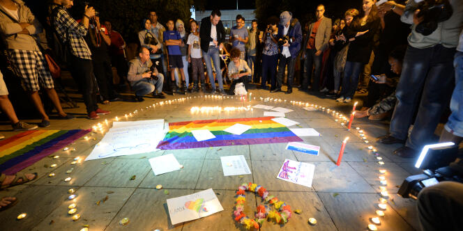 Des militants marocains à Rabat en juin 2016, protestent contre la tuerie dans un night-club d’Orlando qui avait 49 vitimes dans la communauté gay américaine.