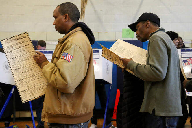 Dans un bureau de vote de Harlem, le 8 novembre, à New York.