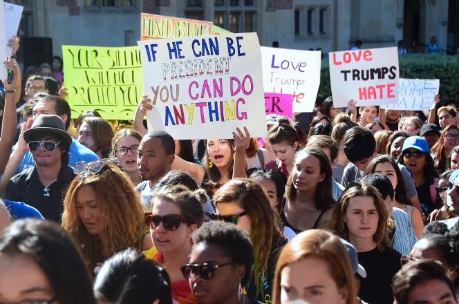 Des étudiants de Los Angeles défilent contre Donald Trump, le 10 novembre.