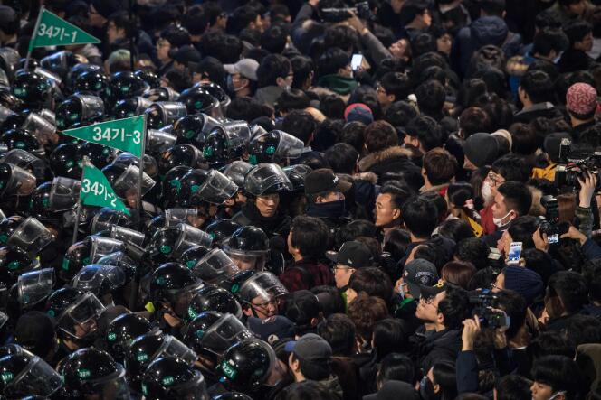 Selon les organisateurs, plus d’un million de personnes se sont jointes au mouvement sur la place centrale Gwanghwamun et dans les rues adjacentes, le 12 novembre.