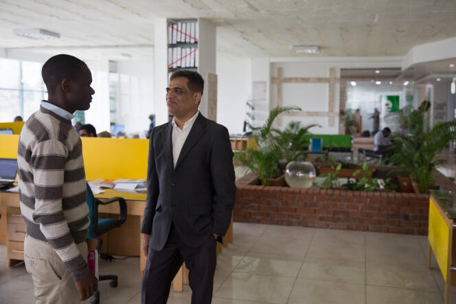 Dinesh Tembhekar, directeur de Lean Energy dans les nouveaux locaux à Nairobi.