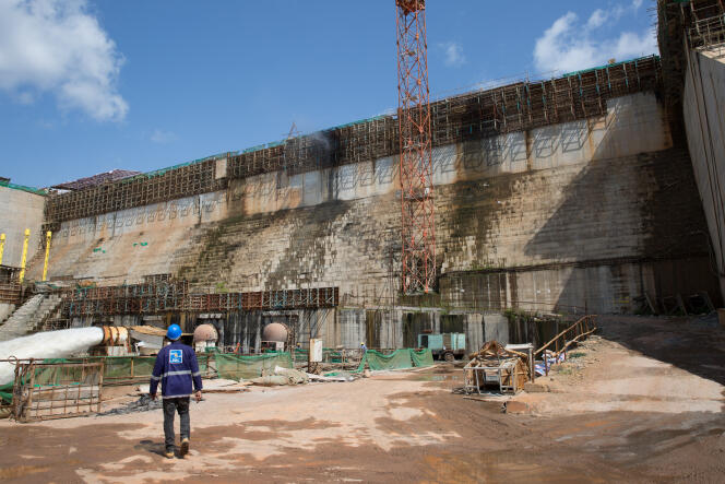 L’aval en construction du barrage de Lom Pangar.