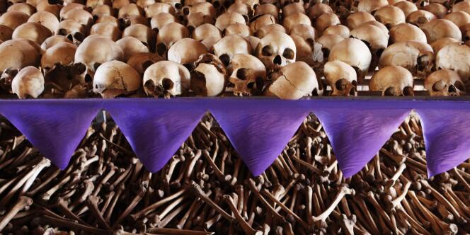 Les restes de victimes du génocide à l’église de Ntarama, où 5 000 personnes, principalement des femmes et des enfants, avaient trouvé refuge avant d’être massacrées en avril 1994 par des extrémistes hutu.