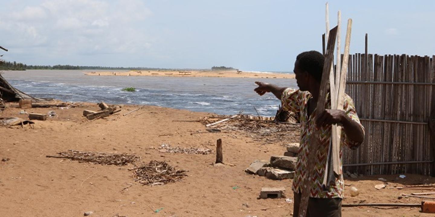 Wallpaper Grand Lahou Le Village Ivoirien Qui S Efface Mange Par L Ocean For Free