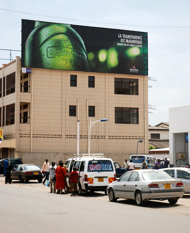 Un panneau publicitaire pour Heineken à Bujumbura, capitale du Burundi.