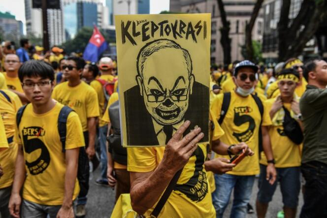 Des milliers de Malaisiens manifestent samedi 19 novembre dans le calme à Kuala Lumpur pour demander la démission du premier ministre, Najib Razak.