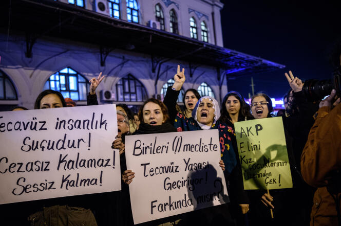 « Le viol est un crime », crient les manifestantes le 18 novembre à Istanbul.