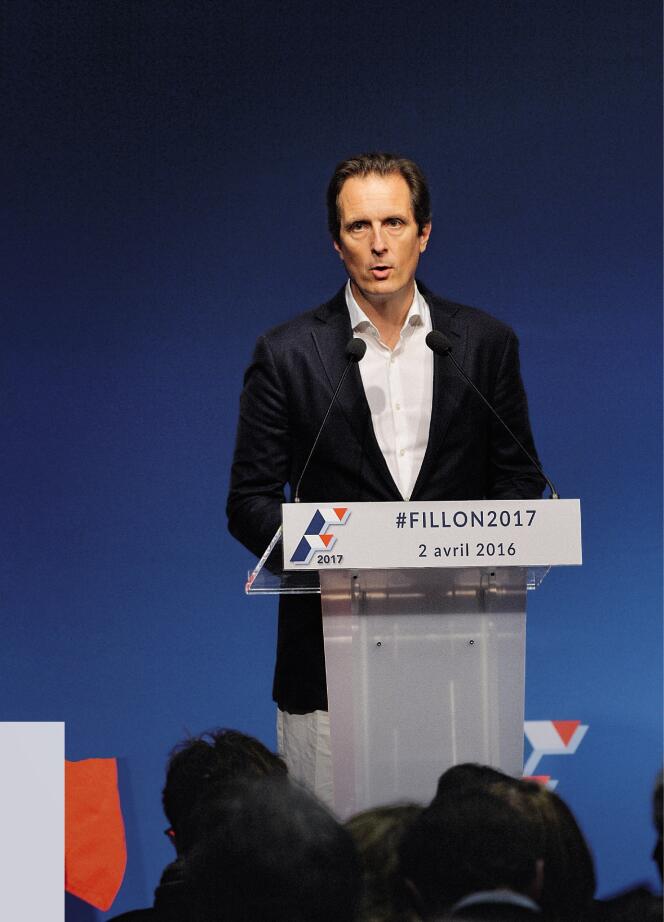 Jérôme Chartier aide depuis 20 ans François Fillon à accéder aux plus hautes sphères du pouvoir.