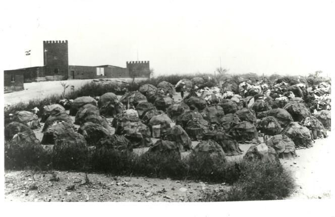 Le camp de concentration de Windhoek, implanté au centre de la ville. À l’arrière-plan, l’ancien fort établi en 1890 par Curt von François.