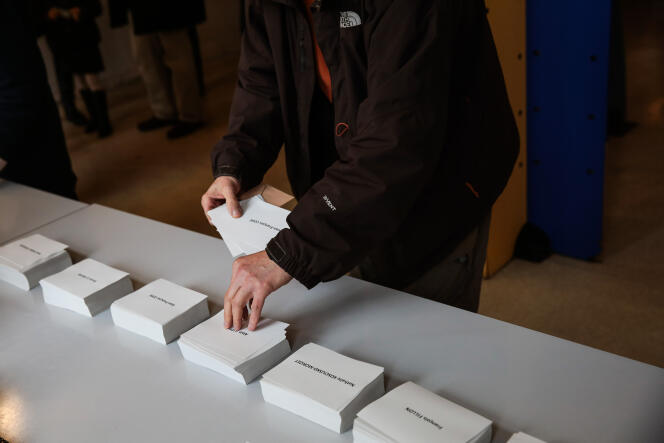 Bureau de vote lors du premier tour de la primaire du centre et de la droite à Orléans le 20 novembre.