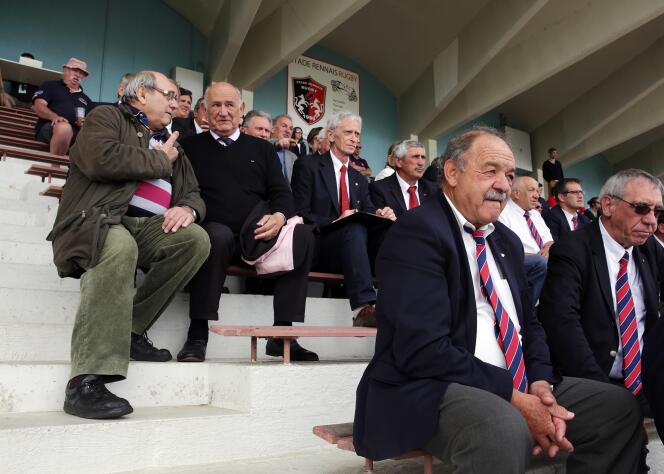 Le président de la Fédération française de rugby, Pierre Camou (en pull noir), 71 ans, en juin 2016 à Rennes.