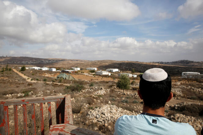 Jeune Israélien de l’avant-poste d’Amona, établi près de Ramallah (Cisjordanie).