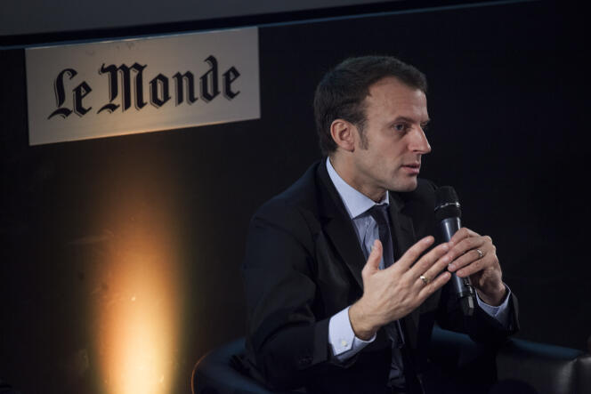 « Je ne crois pas que le programme de François Fillon soit ­libéral sur le plan économique, il est au contraire profondément conservateur » (Photo: Emmanuel Macron invité du Club de l’économie du Monde, à Paris, le 24 novembre).