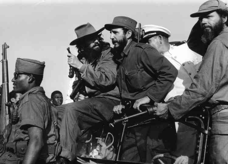 Le 8 janvier 1959, Fidel Castro et Camilo Cienfuegos, l’un de ses principaux lieutenants, entrent dans La Havane. Fulgencio Batista, qui s’est enfui à Saint-Domingue le 1er janvier, est vaincu.