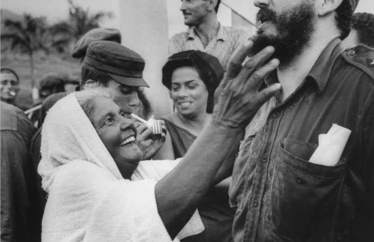 Visite de Castro dans la province d’Oriente, 1965. Une paysanne s’adresse à Castro : « Mais dis donc, tu as grossi ! »
