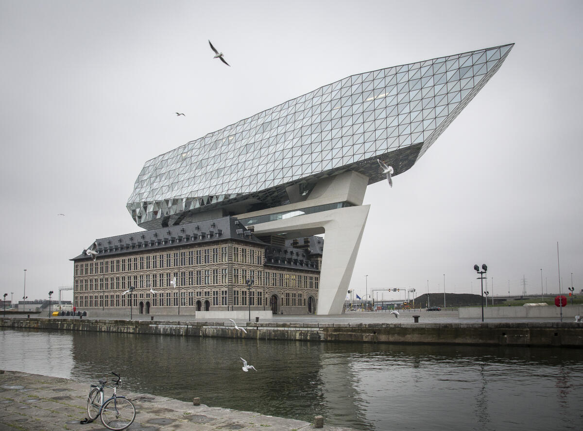 La Maison du Port par l'architecte Zaha Hadid.