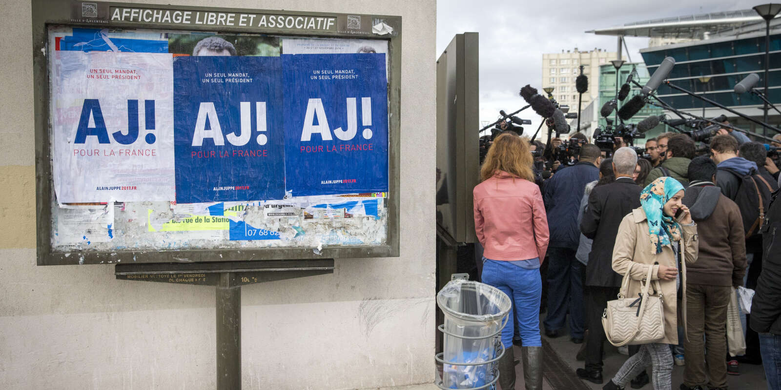 Alain Juppé, candidat à la primaire à droite, fait campagne sur la dalle d’Argenteuil, mercredi2 novembre 2016