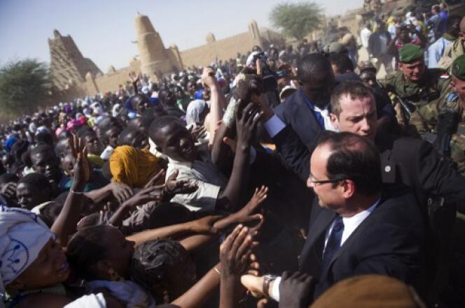 François Hollande à son arrivée à Tombouctou, au Mali, le 2 février 2013.